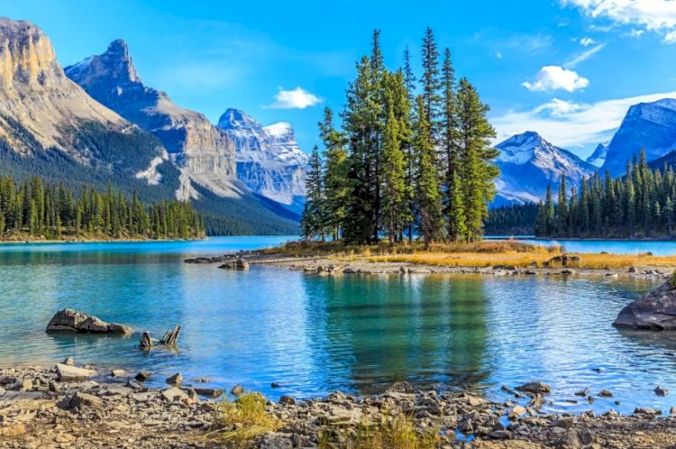 Explore Canada with the most reliable Canada Visit Visa Consultants in Hyderabad